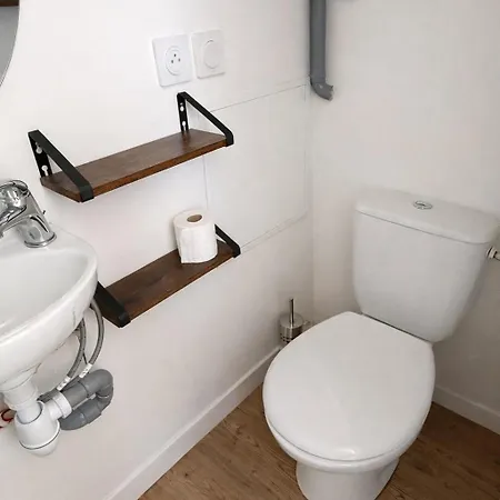 1 Personne - Université, Stationnement Gratuit *