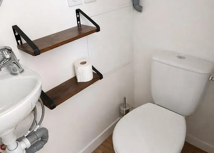 1 Personne - Université, Stationnement Gratuit *