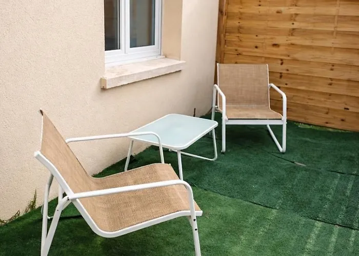 1 Personne - Universite, Stationnement Gratuit *